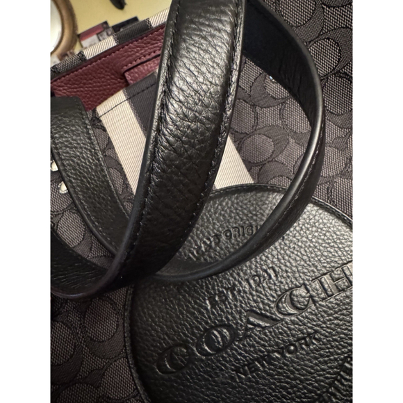 Coach Dempsey Tote 40 Signature Jacquard Tote COA, Dust Bag - Picture 13 of 14